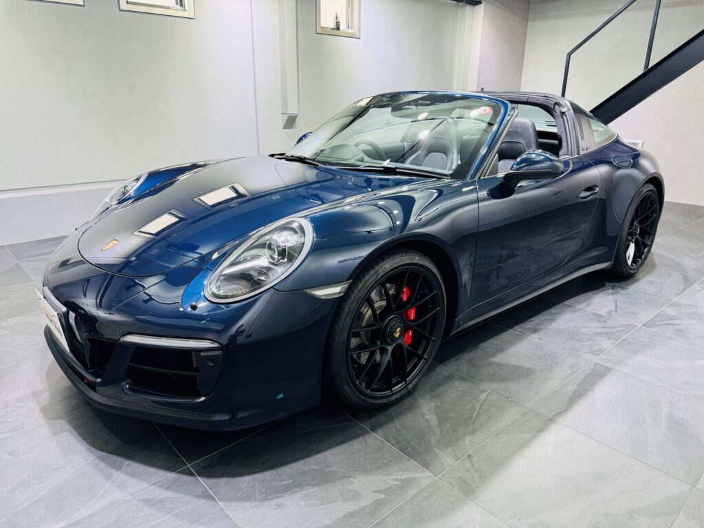 一目でわかる大きなリアウインドウに、ルーフはソフトトップとなる ポルシェ 911 タルガ 4 GTS を買取らさせて頂き、販売車に追加しました。