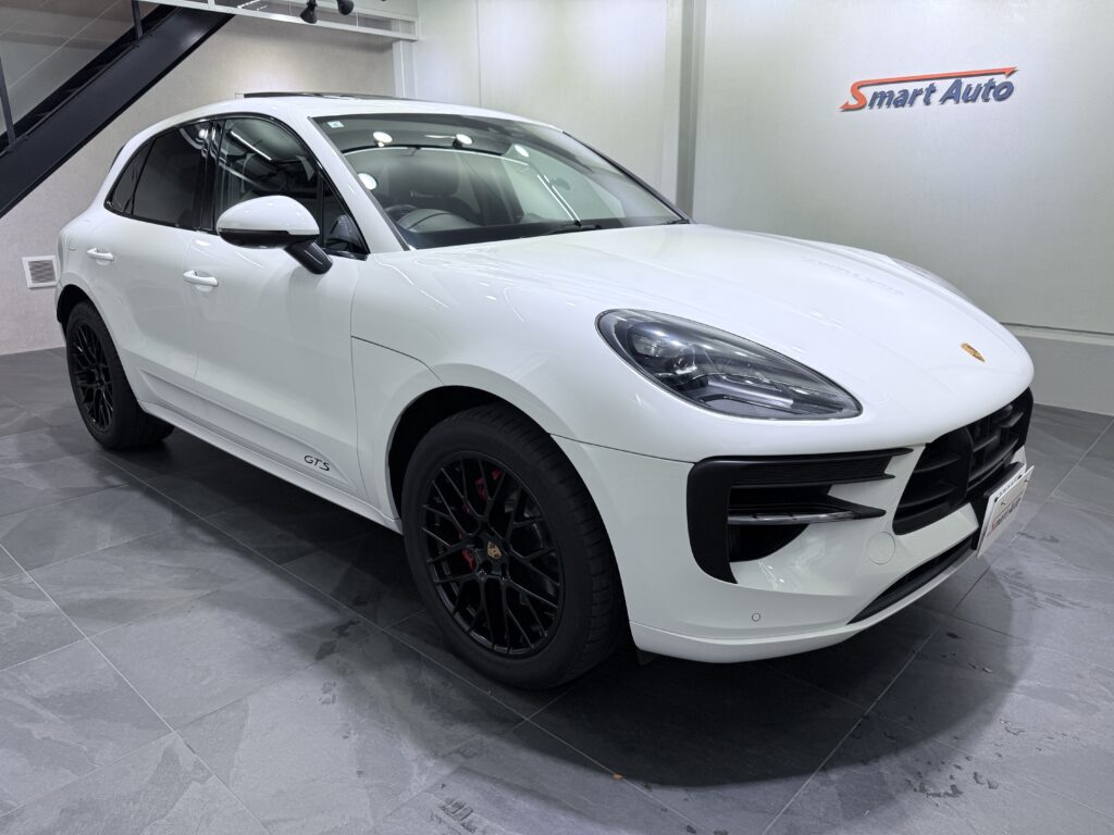 2021年式 ポルシェ マカン GTS / PDK をお買取させて頂き、販売車に追加しております。