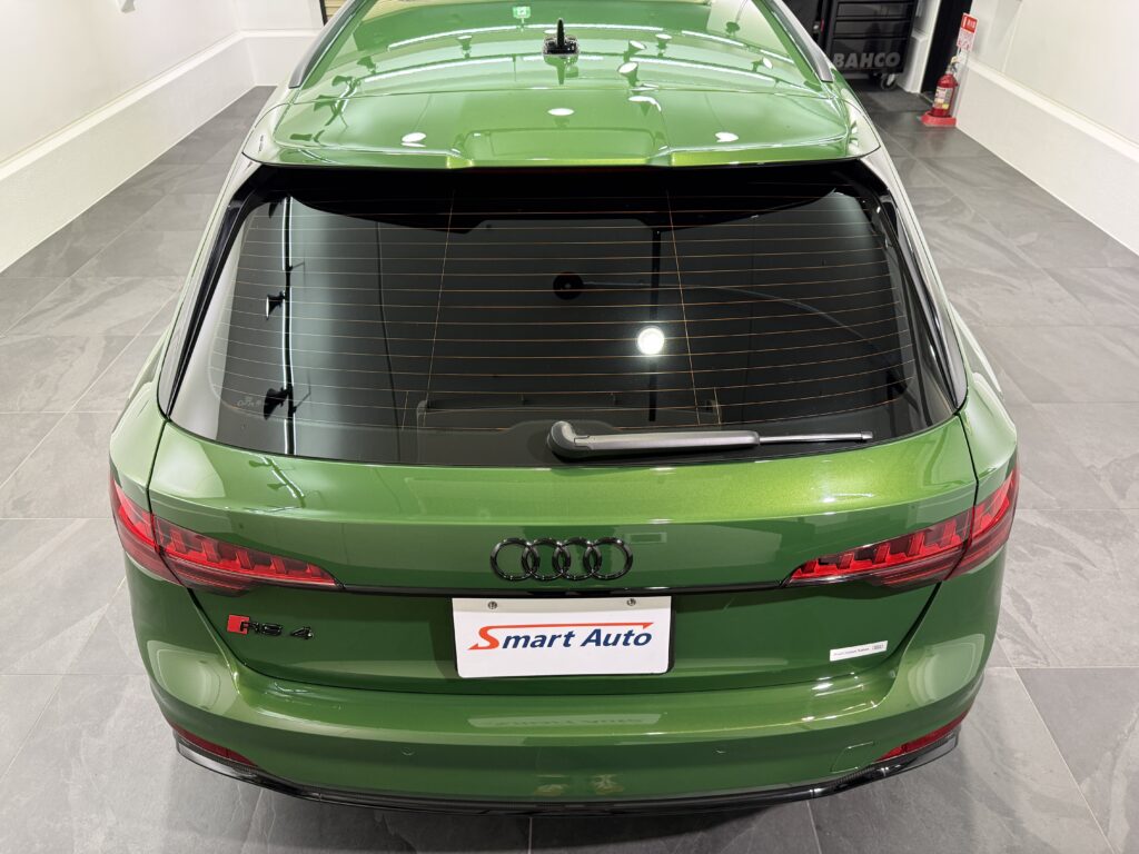 アグレッシブな走りの真髄と、日常の使い勝手を高い次元で両立した 2021年式 アウディ RS4 アバント 2.9 / 4WD が入庫しました。